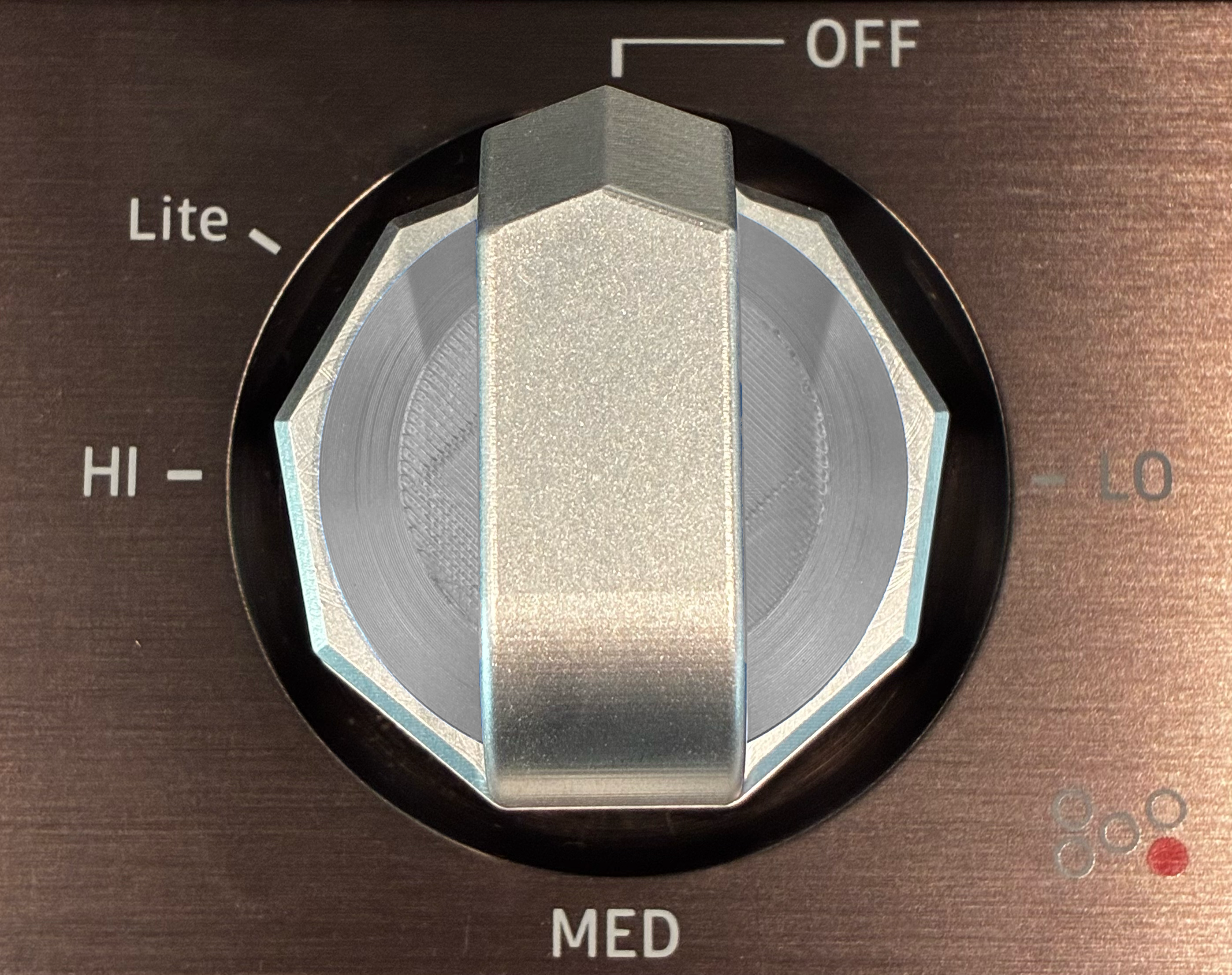 Stove knob with 'Off', 'Lite', 'Hi-', 'Med', and 'Lo' labels on a metallic surface.